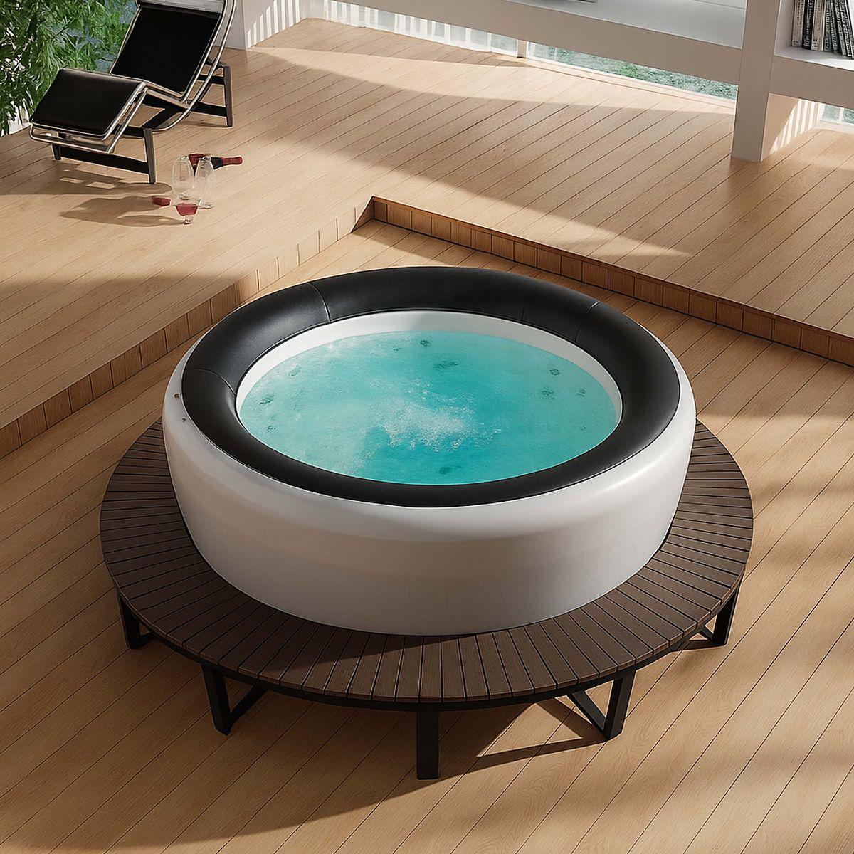 Bueno Acrylic Lounger Hot Tub